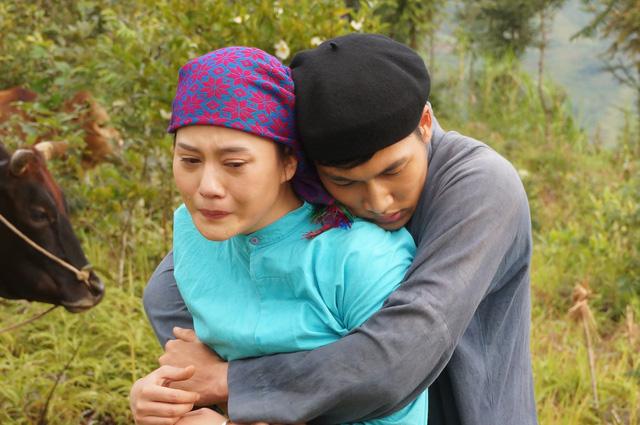 Shark Long khiến người xem đỏ mặt vì cảnh phim ôm Phương Oanh-2