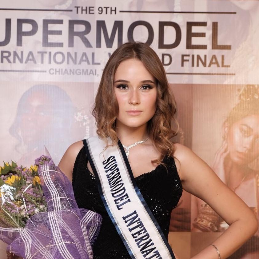 Bùi Quỳnh Hoa thắng Siêu mẫu nhưng đội vương miện, cuộc thi lạc đề?-5