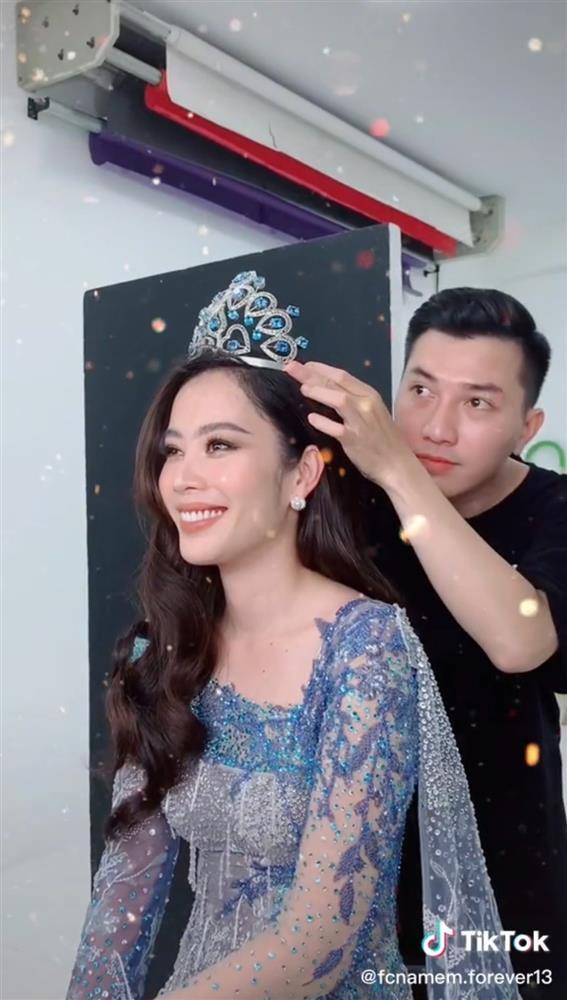 Lần cuối Nam Em đội vương miện hoa khôi trước khi bán-5