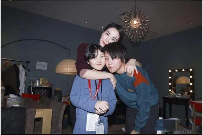 Ái nữ Lý Yên ngày càng giống Vương Phi-4