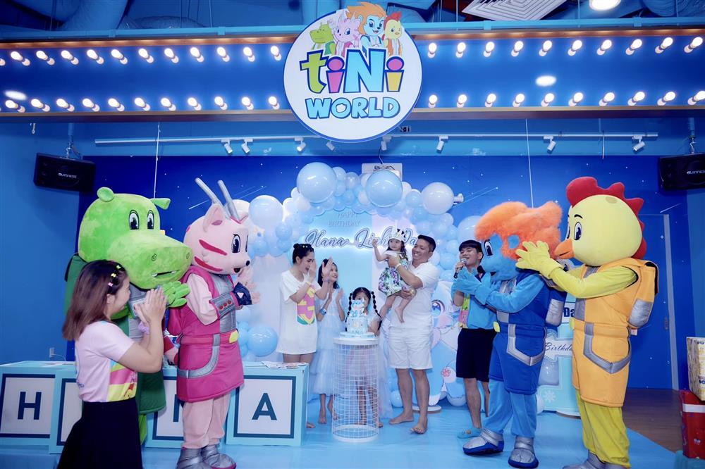 Bố mẹ giàu nứt đố đổ vách, sinh nhật ái nữ Đoàn Di Băng có gì?-3