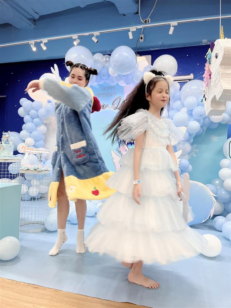 Bố mẹ giàu nứt đố đổ vách, sinh nhật ái nữ Đoàn Di Băng có gì?-4