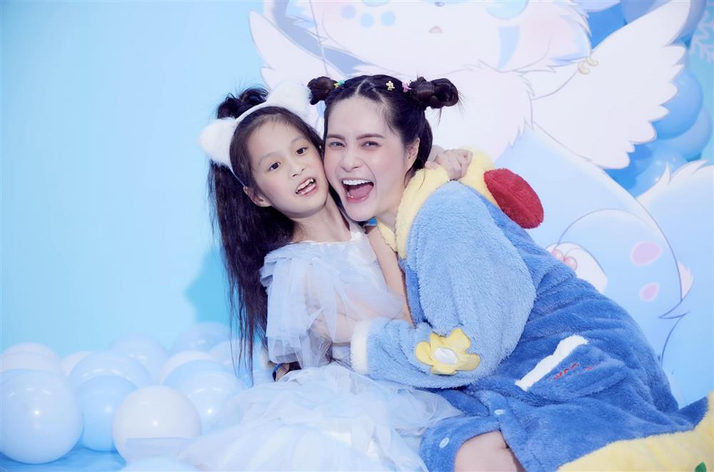 Bố mẹ giàu nứt đố đổ vách, sinh nhật ái nữ Đoàn Di Băng có gì?-5