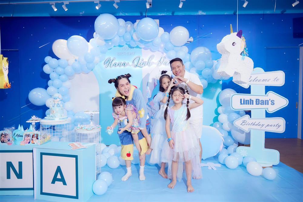 Bố mẹ giàu nứt đố đổ vách, sinh nhật ái nữ Đoàn Di Băng có gì?-11