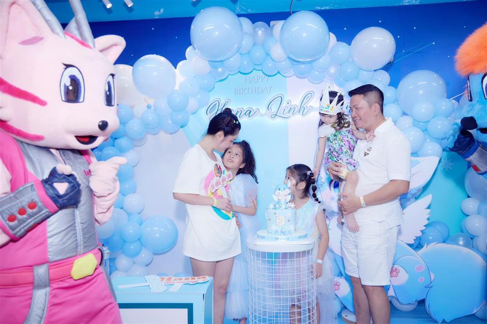 Bố mẹ giàu nứt đố đổ vách, sinh nhật ái nữ Đoàn Di Băng có gì?-10