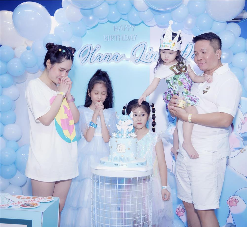 Bố mẹ giàu nứt&nbsp;đố đổ vách, sinh nhật ái nữ Đoàn Di Băng có gì?-7