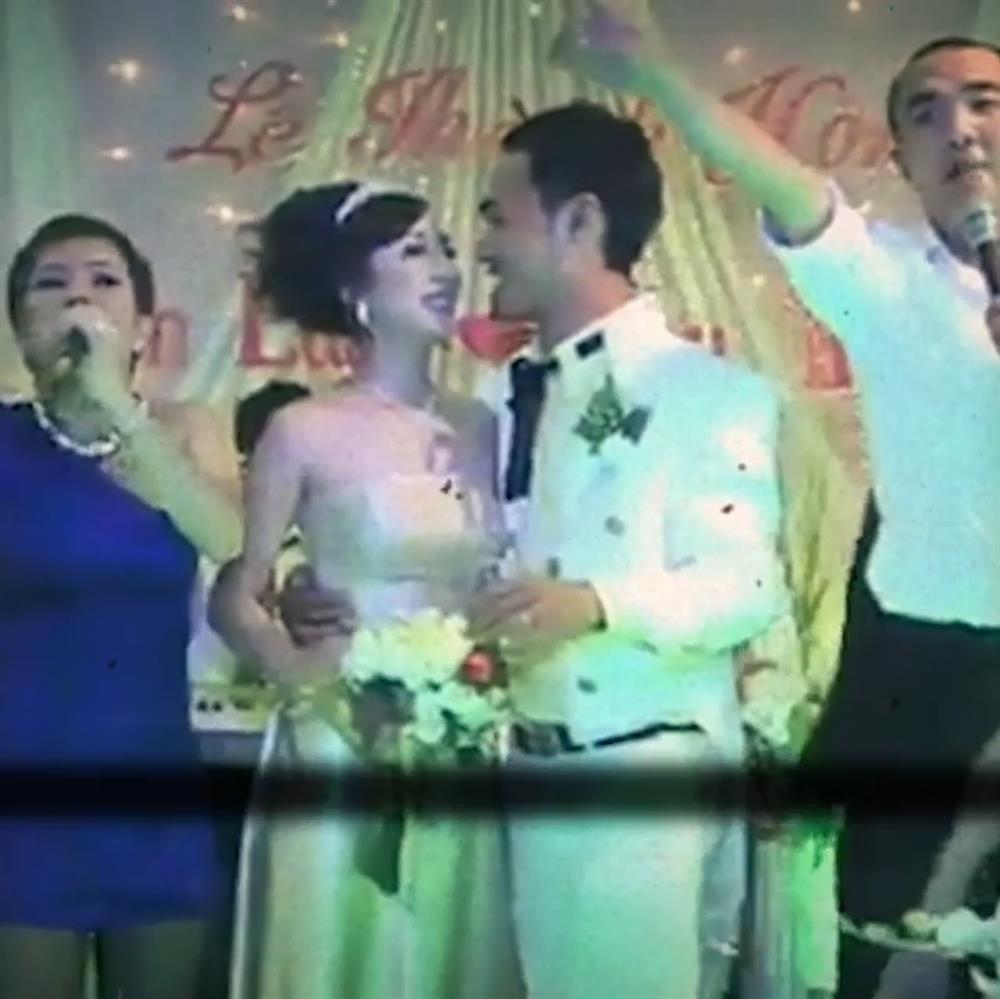 Clip hiếm đám cưới Thu Trang - Tiến Luật: Nụ hôn hẳn 23 giây-1