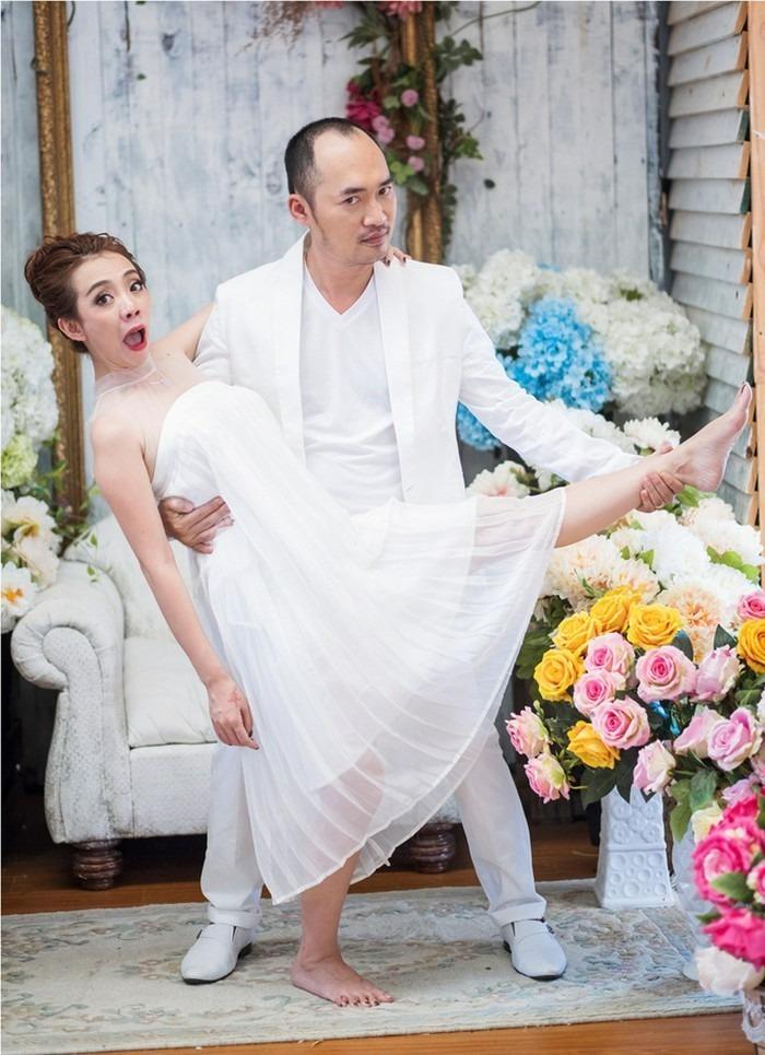 Clip hiếm đám cưới Thu Trang - Tiến Luật: Nụ hôn hẳn 23 giây-5
