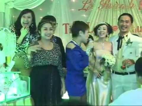 Clip hiếm đám cưới Thu Trang - Tiến Luật: Nụ hôn hẳn 23 giây-3