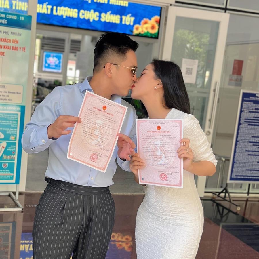 Sao Việt khoe đăng ký kết hôn: Diệu Nhi bịt kín - Phương Nga chau mày-3