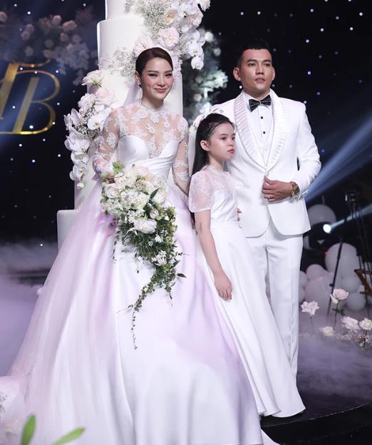 Thanh Hà chọn váy giản dị trong ngày cưới Phương Uyên-11