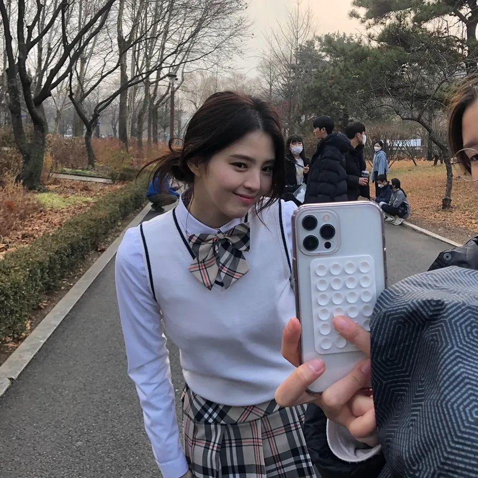 Han So Hee bị nghi chỉ là sản phẩm photoshop vì quá xinh đẹp-4