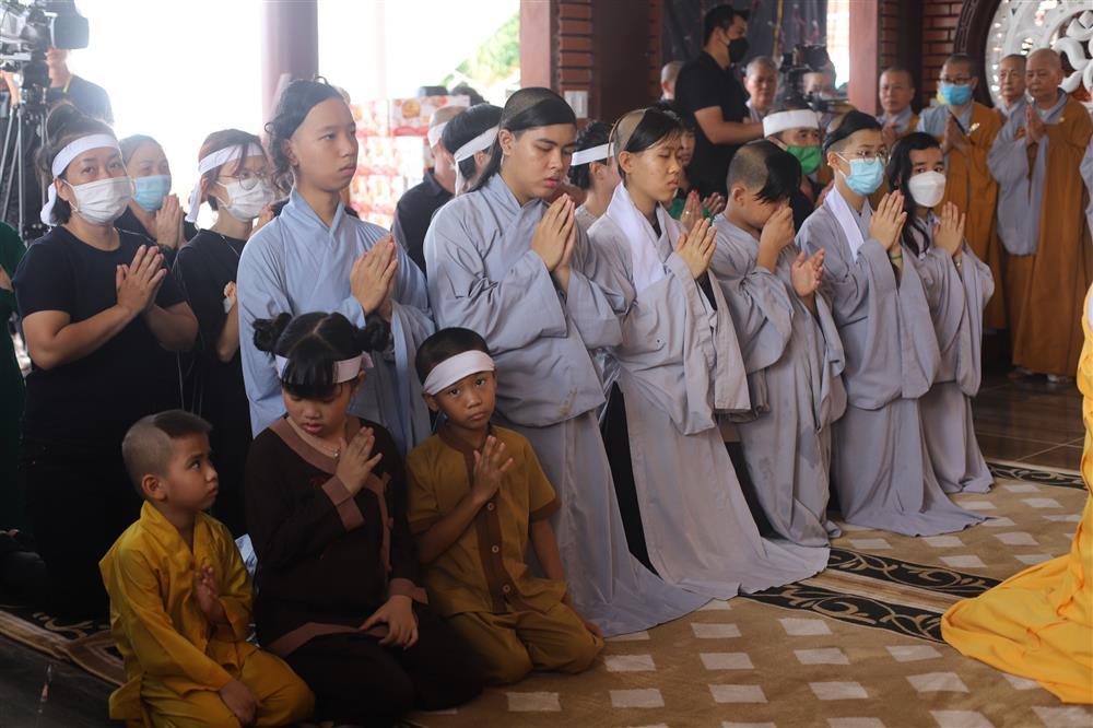 Hồ Văn Cường vắng mặt giỗ đầu cố ca sĩ Phi Nhung?-2