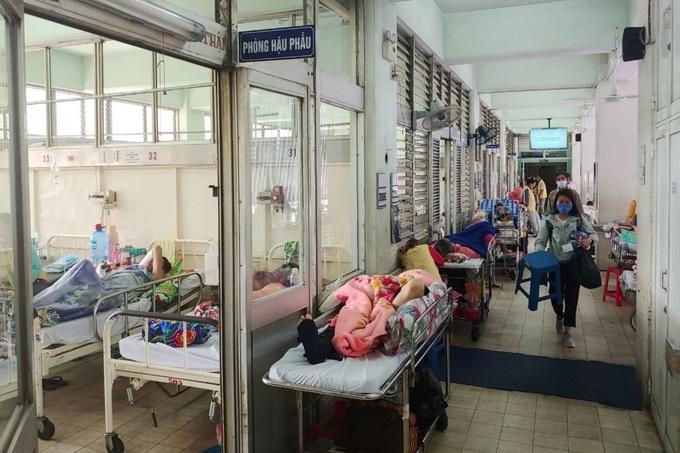 Vụ chồng chặt tay vợ: Xuất hiện clip vợ liên tục chửi thề, thách thức-2