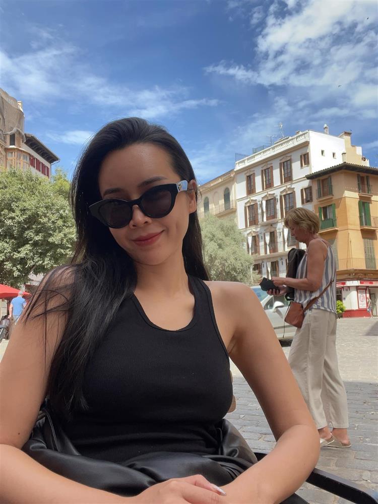 Lưu Hương Giang thường xuyên đăng ảnh một mình-6