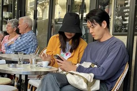 Ảnh hẹn hò của Kim Woo Bin và Shin Min Ah ở Paris