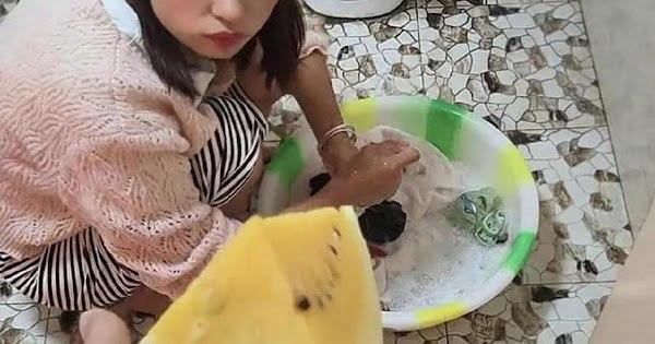 Chồng khoe vợ đảm đang mới sinh xong đã tự giặt đồ, ai ngờ bị ném đá-2