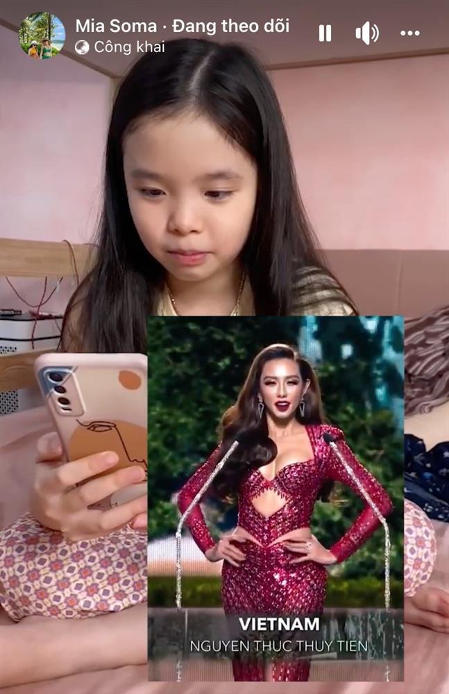 Con gái Phương Trinh Jolie 9 tuổi catwalk, hô tên như Hoa hậu-1
