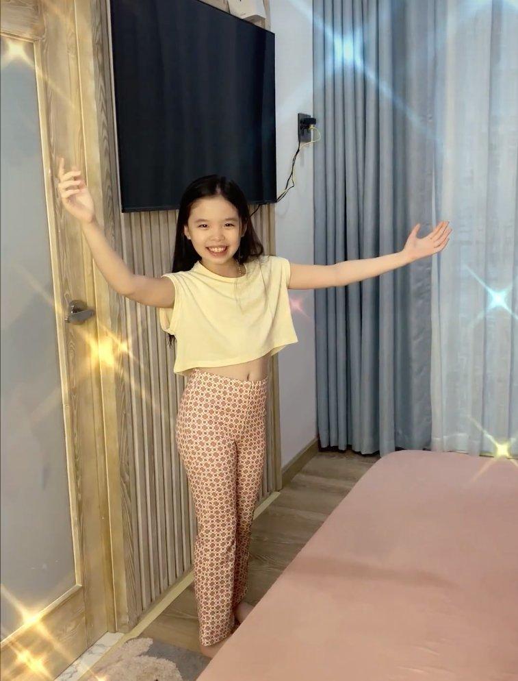 Con gái Phương Trinh Jolie 9 tuổi catwalk, hô tên như Hoa hậu-5