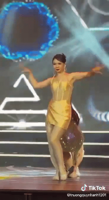 Trương Quỳnh Anh, Hương Giang xử lý ra sao khi biểu diễn gặp sự cố-2