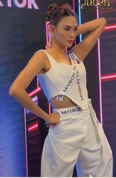 Võ Hoàng Yến pose 100 dáng/phút out trình Lan Khuê-5