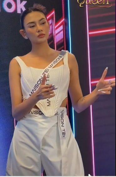 Võ Hoàng Yến pose 100 dáng/phút out trình Lan Khuê-6