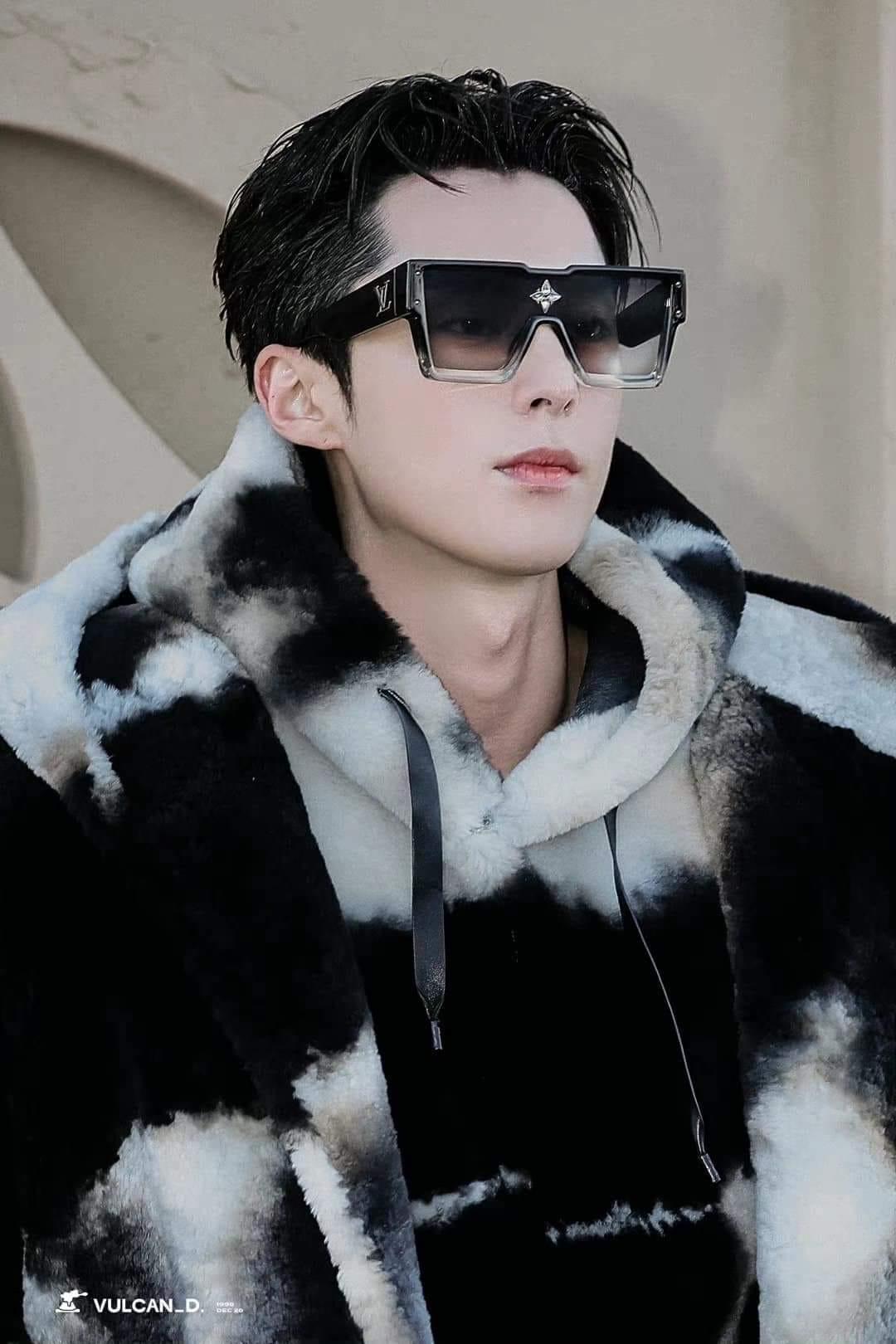 Vương Hạc Đệ đang là cái tên nổi bật nhờ vào thành công của phim "Thương Lan Quyết". Anh được đánh giá sẽ phát triển mạnh mẽ hơn trong thời gian tới.