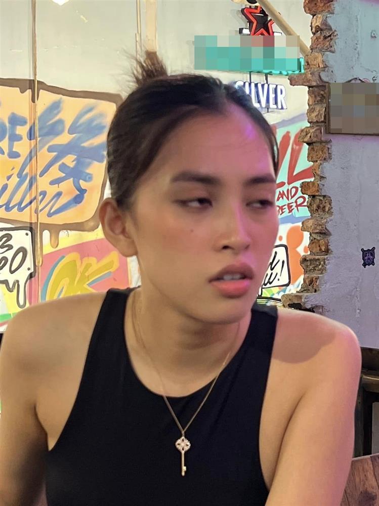 Hoa hậu Tiểu Vy bị tung loạt ảnh dìm, nhan sắc ra sao?-2