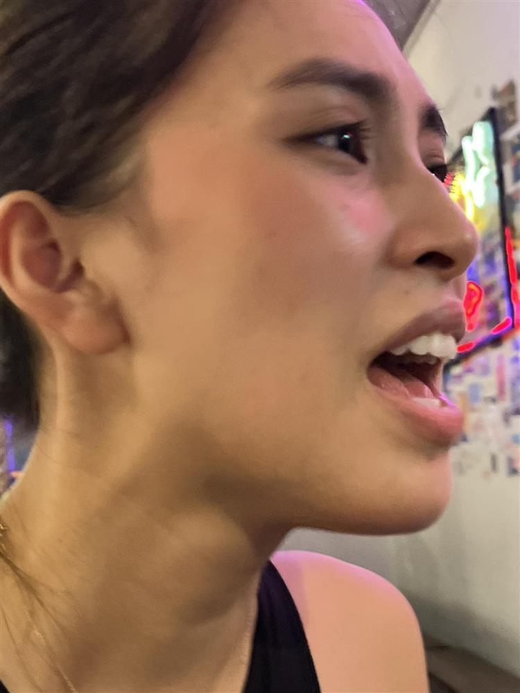 Hoa hậu Tiểu Vy bị tung loạt ảnh dìm, nhan sắc ra sao?-5