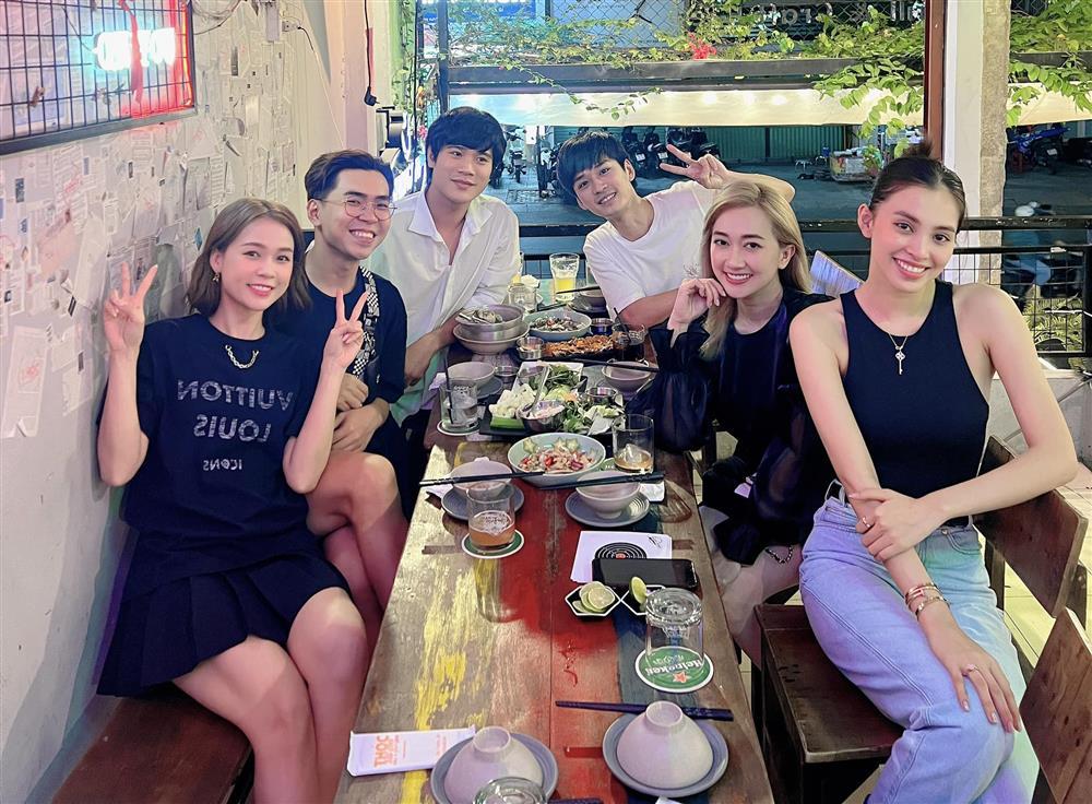 Hoa hậu Tiểu Vy bị tung loạt ảnh dìm, nhan sắc ra sao?-7