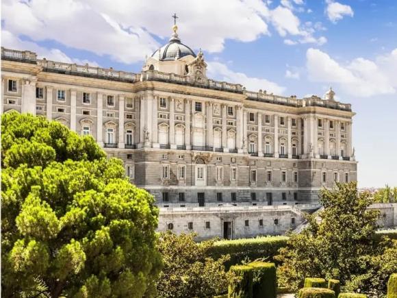 Cung điện của Vua, Nữ hoàng đương nhiệm vẫn đang sinh sống-3