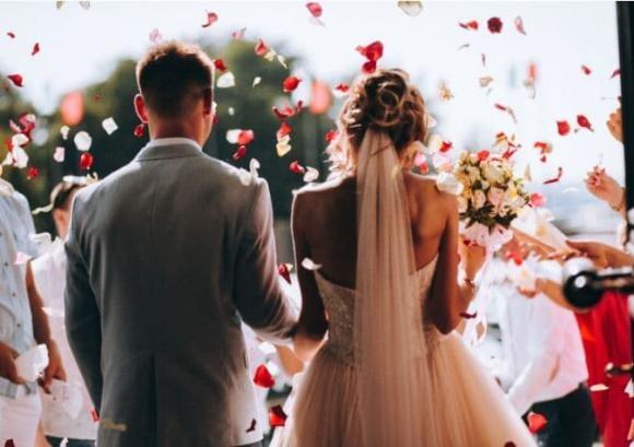 Mời 30 người bạn dự đám cưới nhưng không ai đi, chú rể nghi ngờ vợ sắp cưới-3