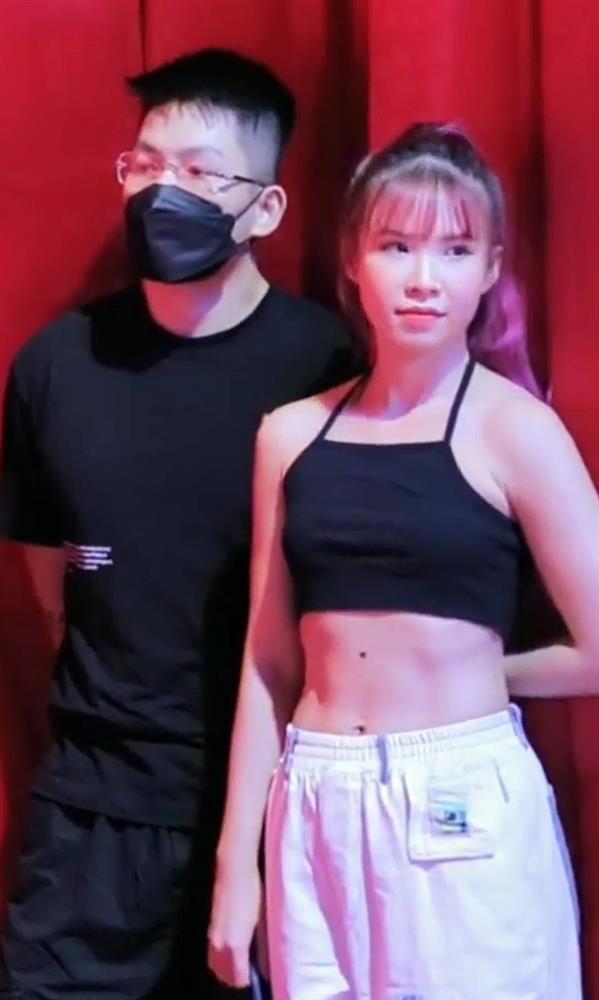 Body khét lẹt của Khởi My bắt trọn qua cam thường-2