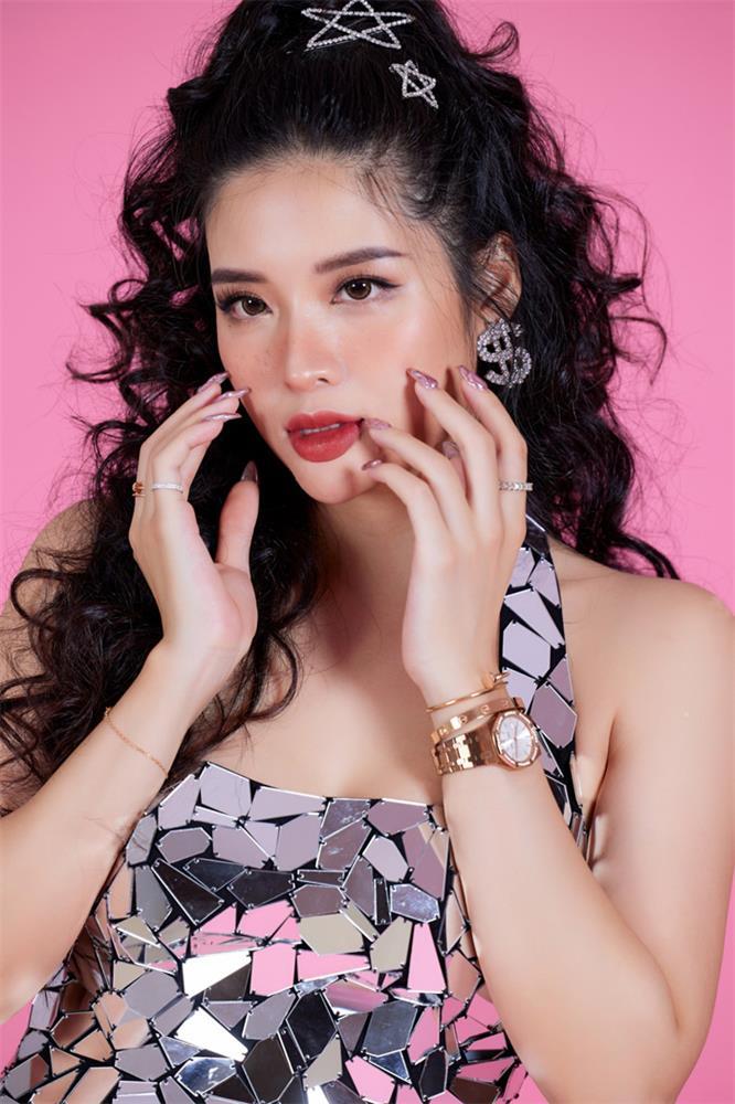 Phan Hoàng Thu giảm 5kg sau mắc Covid, trẻ như cô gái đôi mươi-6