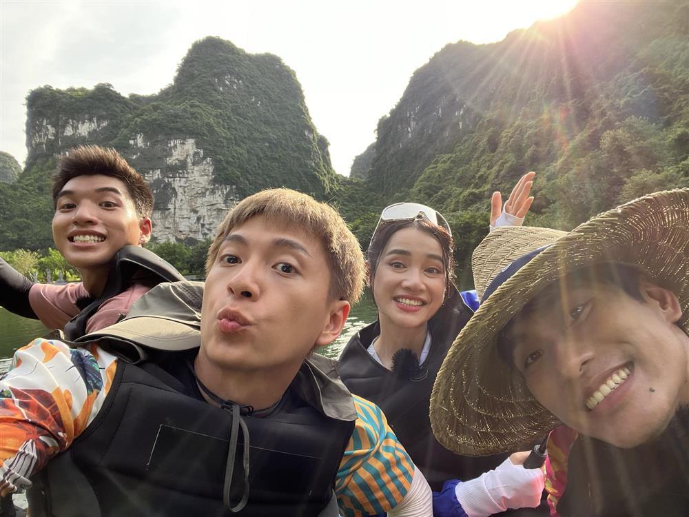 Nhan sắc Nhã Phương khi đồng nghiệp quên chỉnh ảnh-1