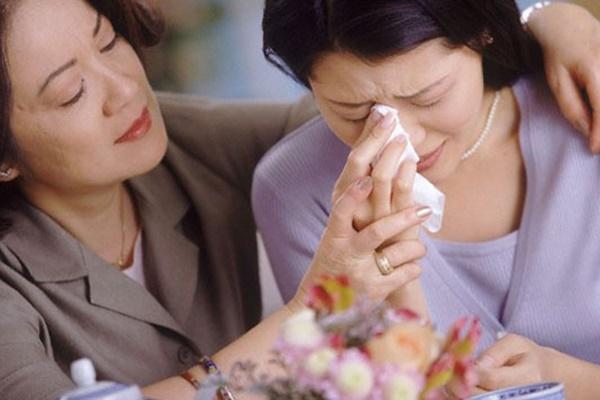 Nghe mẹ chồng gọi điện nói một câu, con dâu xúc động bật khóc-4