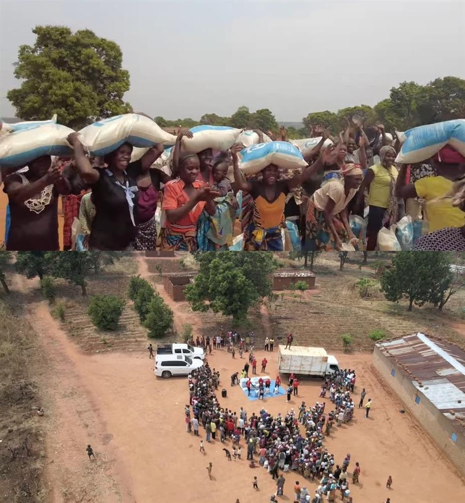 Phản ứng người dân khi nhận đồ từ bà Nhân và Quang Linh Vlog-2