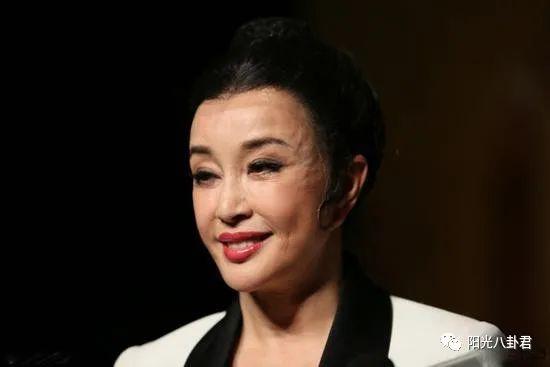 U70 Lưu Hiểu Khánh chỉnh ảnh quá đà níu kéo tuổi xuân-8