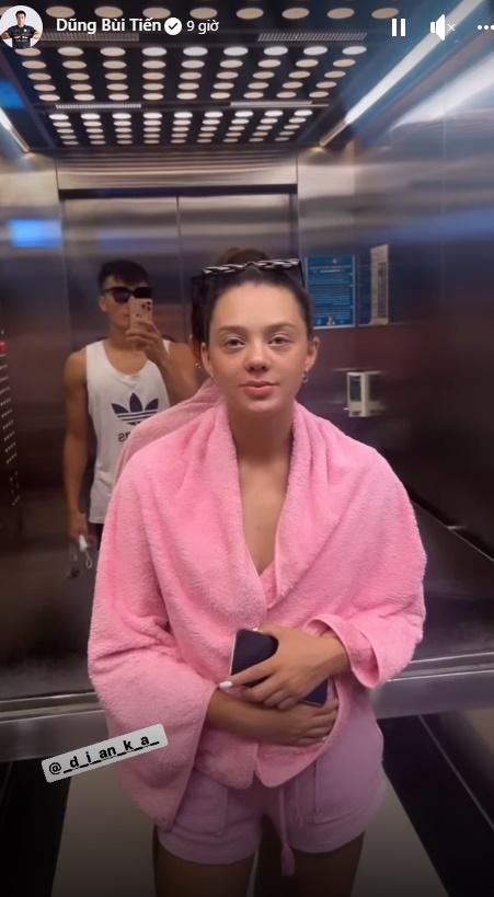 Vợ Tây 5 lần 7 lượt bị Bùi Tiến Dũng dìm hàng, nhan sắc thế nào?-1