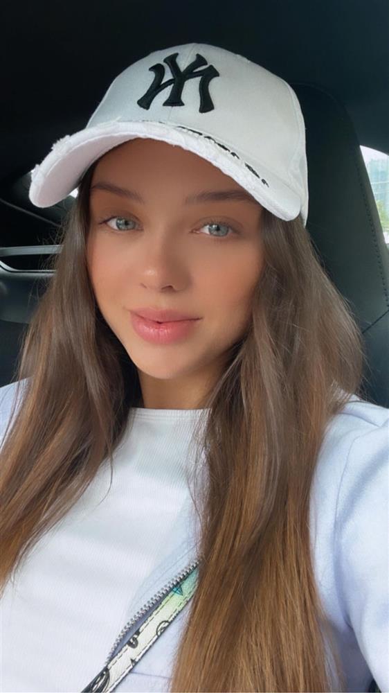 Vợ Tây Bùi Tiến Dũng bị quay lén trên phố, nhan sắc thật lộ rõ-7