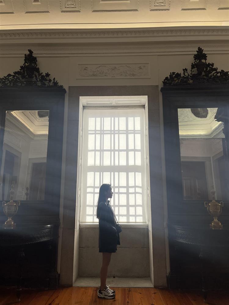 Con gái Lưu Hương Giang chụp ảnh mẹ như phó nháy chuyên nghiệp-1