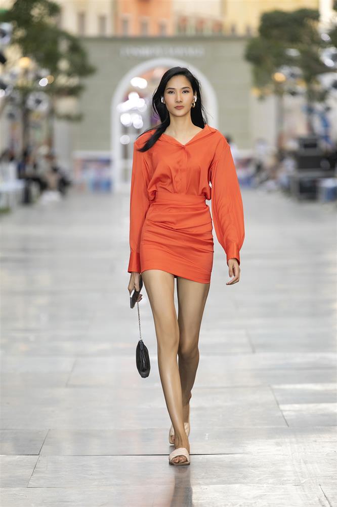 Tranh cãi về trình catwalk của Khánh Vân và Hoàng Thùy-3