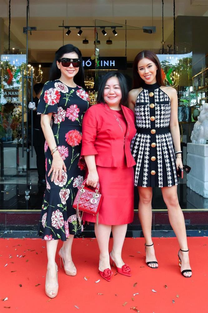 Mẹ chồng Hà Tăng qua mặt dàn mỹ nhân trẻ nhờ 1 kiểu váy-1