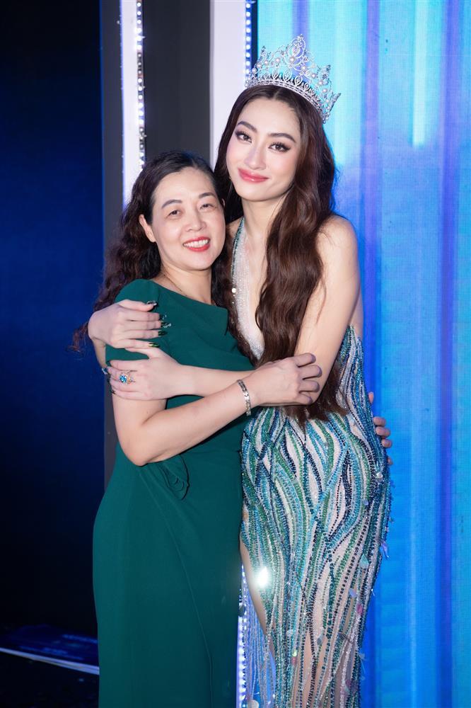 Lương Thùy Linh kể chuyện bị mẹ quăng sách, đuổi khỏi cửa-2