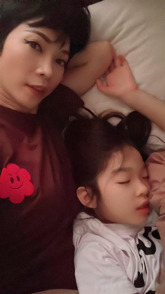 Tin showbiz Việt ngày 18/9: Bạn gái Huỳnh Anh khoe gia đình 3 thế hệ-9