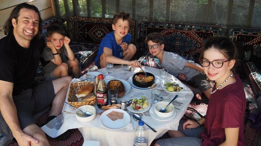 Gia đình Canada đi quanh thế giới trước khi các con bị mù vĩnh viễn-4