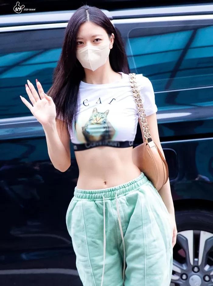 Mỹ nhân Hàn đam mê quần cạp trễ: Jisoo quyến rũ, Joy sexy hết nấc-10