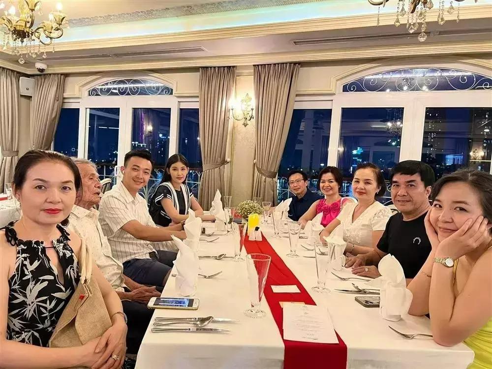 Lê Âu Ngân Anh khoe ảnh tình tứ, chồng sắp cưới có lời dặn dò-9