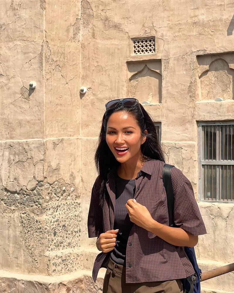 HHen Niê khoe mặt mộc, style giản dị như nông dân ở trời Tây-1