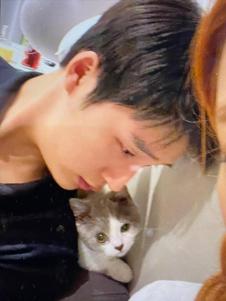 Hóa ra bạn thân tuồn ảnh hẹn hò của V và Jennie cho hacker?-2